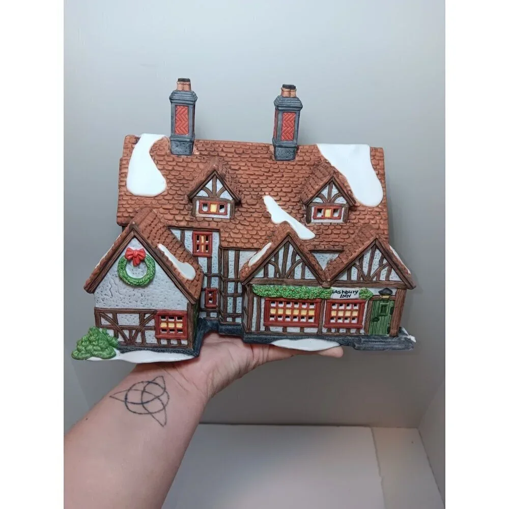 Dept 56 “Ashbury Inn” Heritage Village Collection Retired 1991